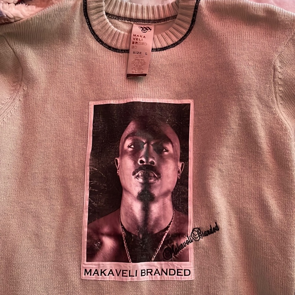 TUPAC LARGE